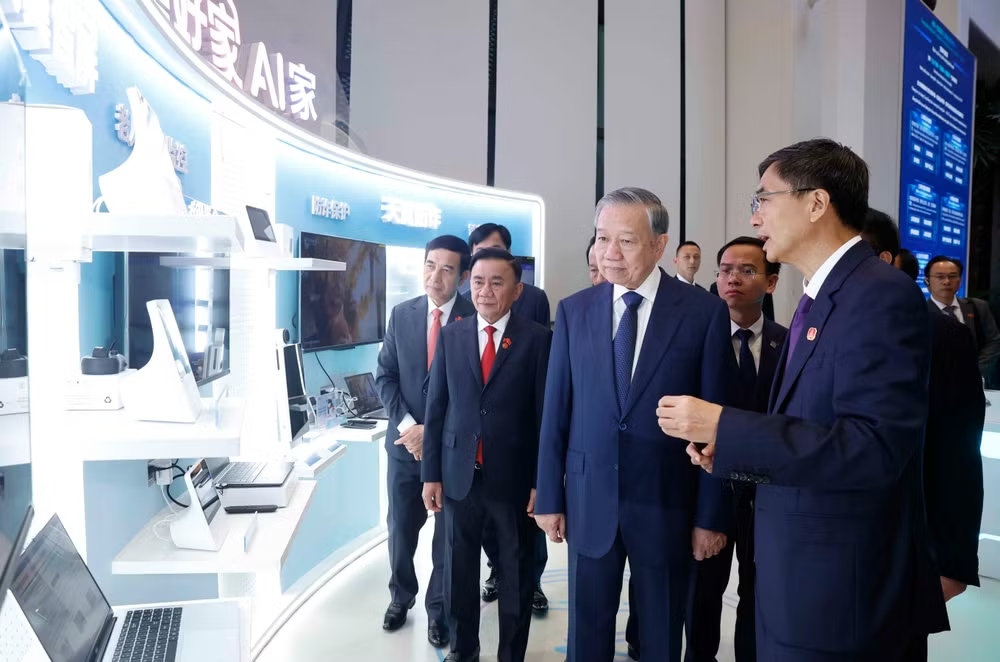 Tổng Bí thư, Chủ tịch nước Tô Lâm thăm Trung tâm Hợp tác đổi mới trí tuệ nhân tạo Trung Quốc-ASEAN